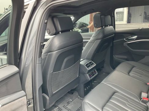 Used 2019 Audi e-tron Prestige w/ Prestige Package image 26