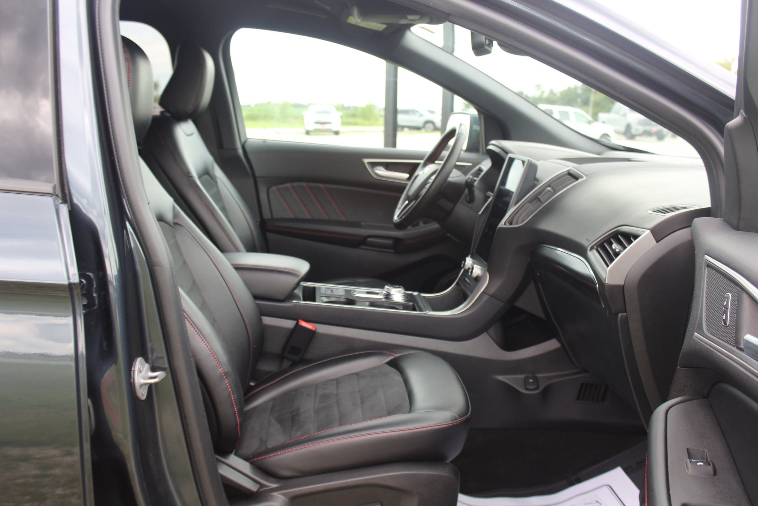 Used 2024 Ford Edge ST-Line AWD/4WD image 26