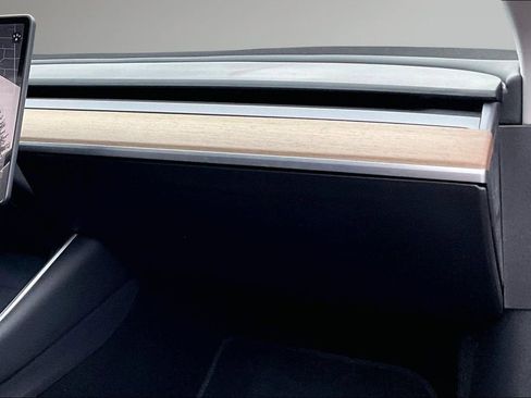 Used 2021 Tesla Model Y Long Range image 24