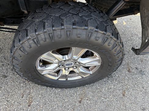 Used 2015 Ford F150 XLT w/ Equipment Group 302A Luxury AWD/4WD image 10