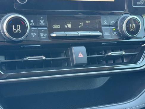 Used 2023 Toyota Highlander LE image 25