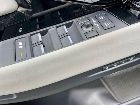 Certified 2024 Land Rover Range Rover Evoque S image 11