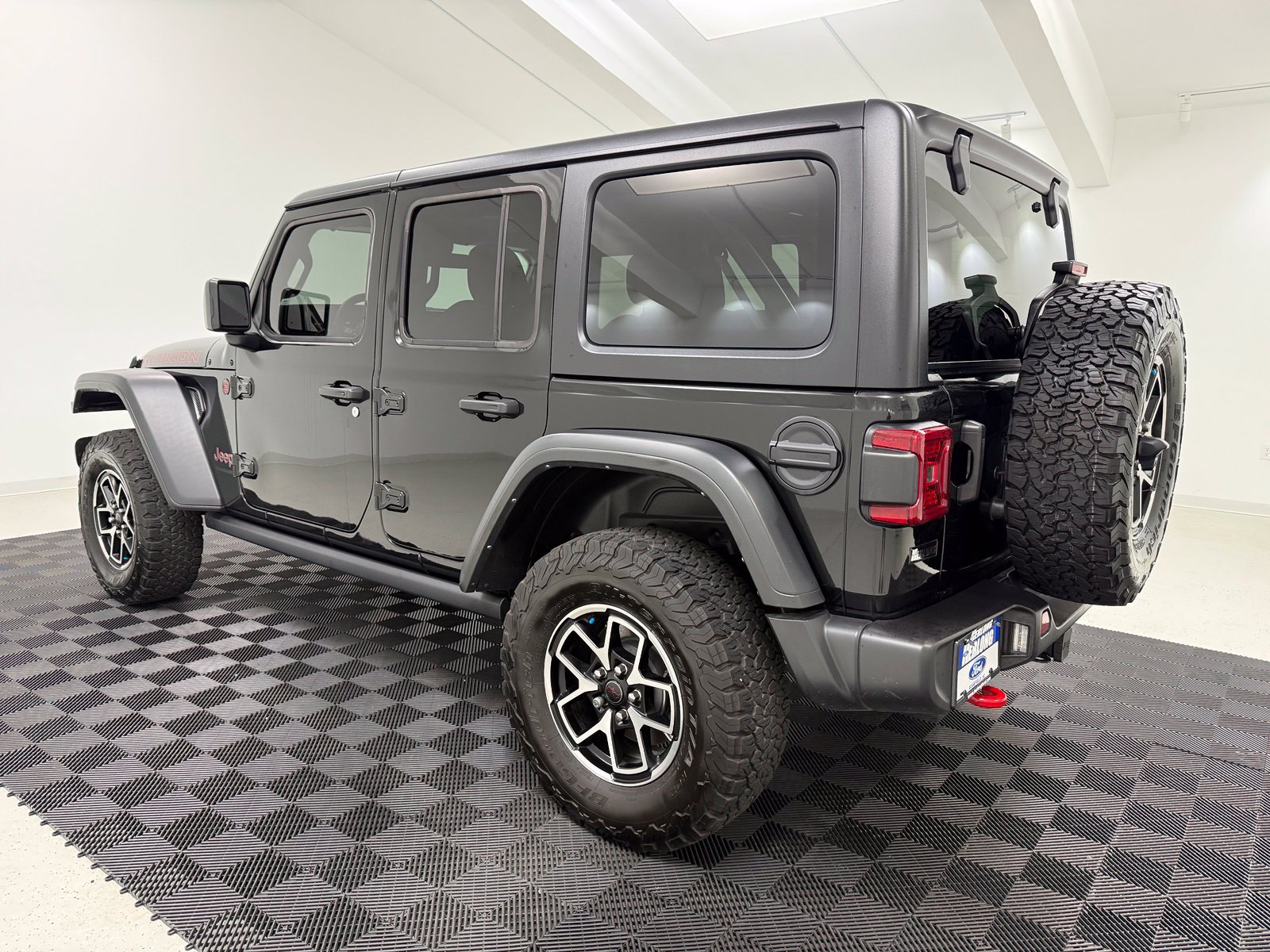 Used 2024 Jeep Wrangler Unlimited Rubicon w/ Technology Group AWD/4WD image 4