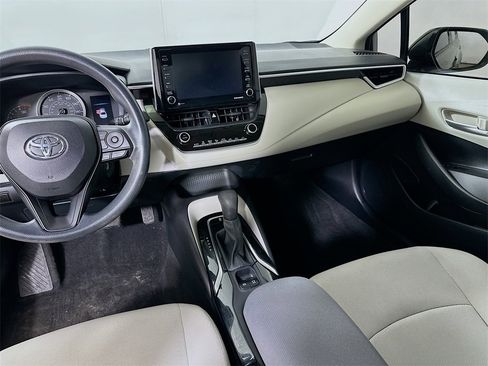Used 2021 Toyota Corolla LE image 19
