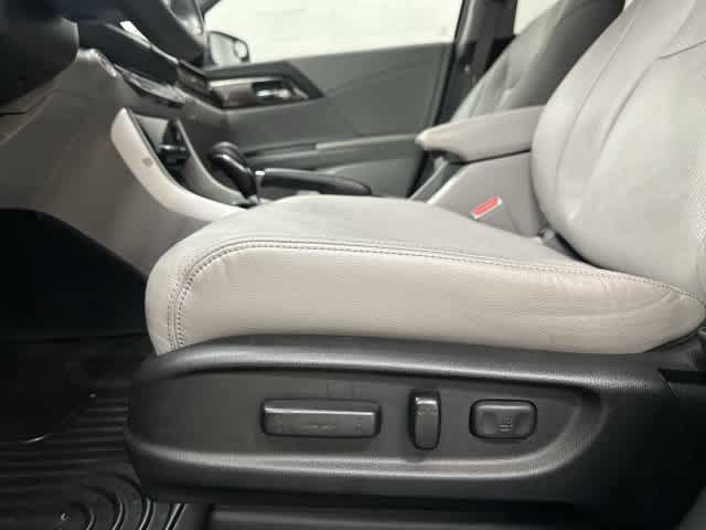 Used 2017 Honda Accord Touring image 26