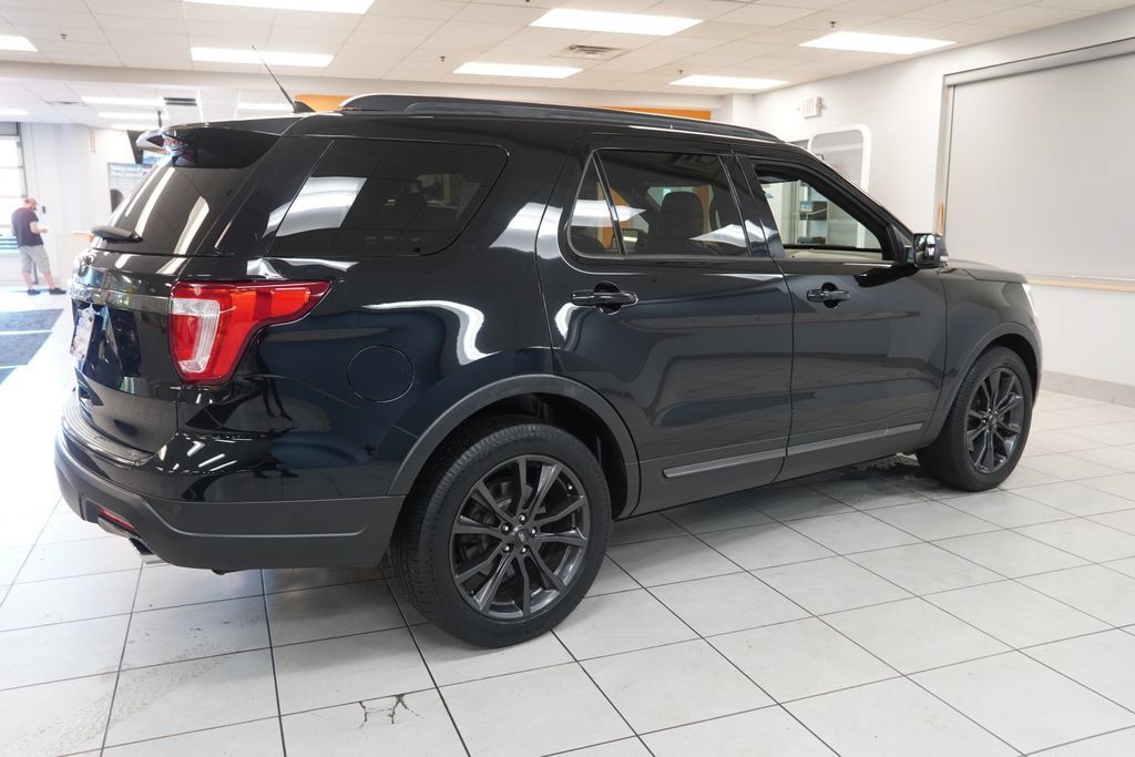 Used 2018 Ford Explorer XLT w/ Equipment Group 202A FWD image 12