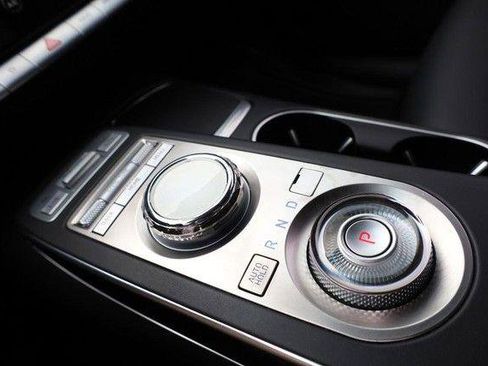 Used 2025 Genesis GV70 2.5T AWD/4WD image 15