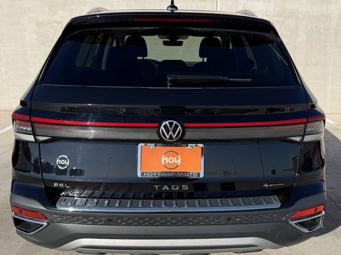 Certified 2025 Volkswagen Taos SEL image 4