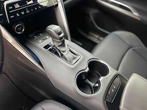 Used 2024 Toyota Venza image 23