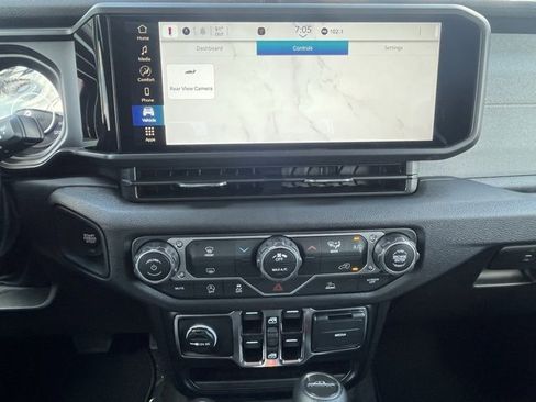 New 2025 Jeep Gladiator Sport image 18