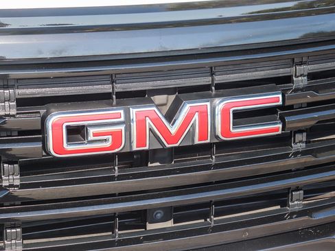 Used 2023 GMC Acadia SLT w/ Elevation Edition FWD image 5