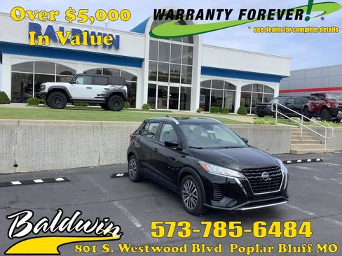 Used 2021 Nissan Kicks SV FWD image 1