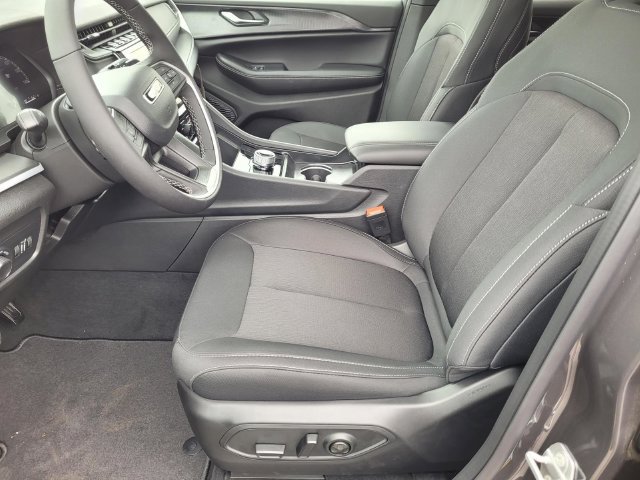 New 2026 Jeep Grand Cherokee L 2WD image 18
