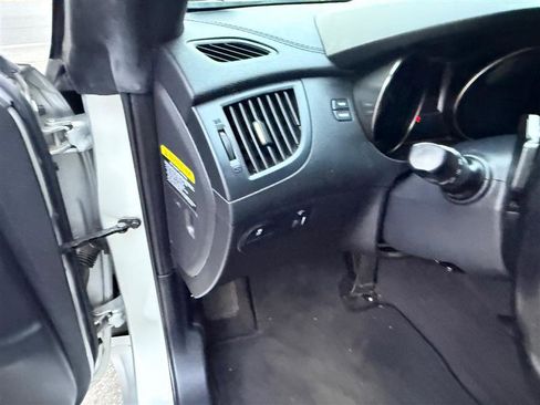Used 2013 Hyundai Genesis 2.0T image 18