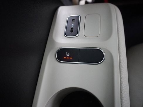 Used 2021 Mercedes-Benz GLS 580 4MATIC w/ Exclusive Trim Package image 40