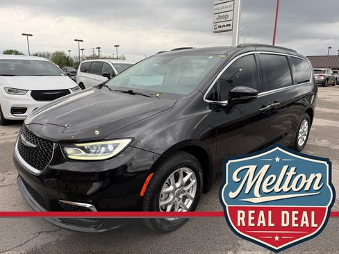 Used 2022 Chrysler Pacifica Touring-L FWD image 1