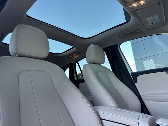 Used 2021 Mercedes-Benz GLA 250 4MATIC w/ Premium Package image 18