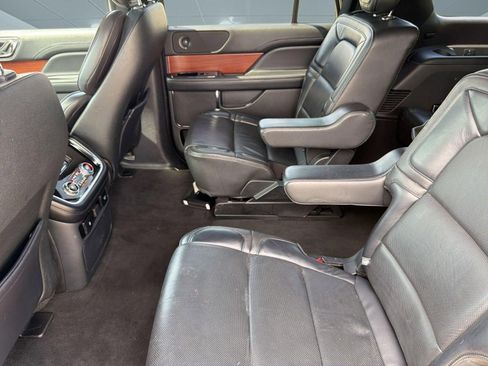 Used 2018 Lincoln Navigator Select AWD/4WD image 27