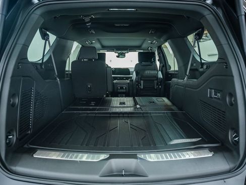 New 2026 Chevrolet Suburban High Country AWD/4WD image 8