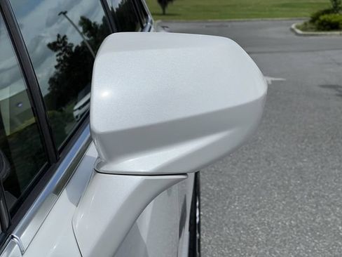 Used 2019 Cadillac XT5 FWD image 11