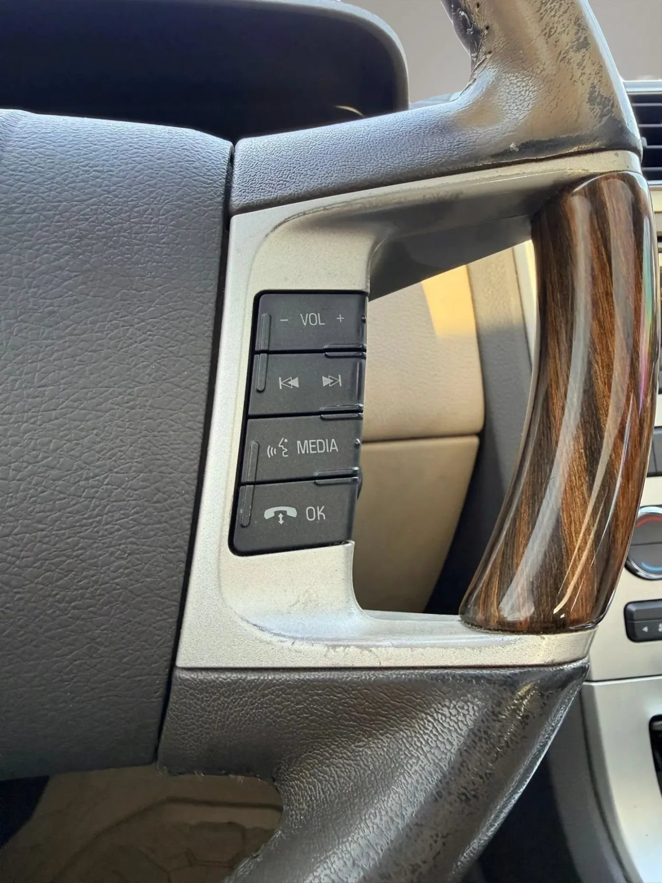 Used 2010 Lincoln MKX AWD image 13