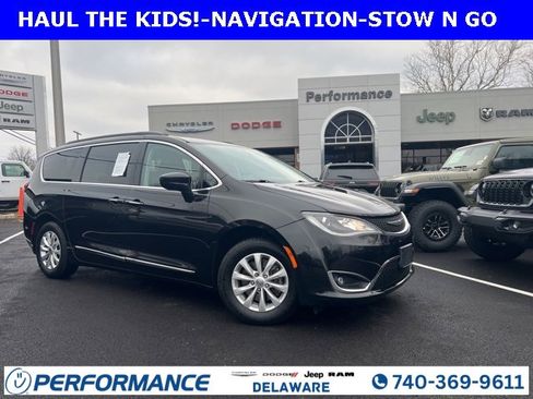 Used 2017 Chrysler Pacifica Touring-L image 1