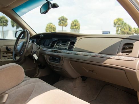 Used 1999 Ford Crown Victoria LX RWD image 26