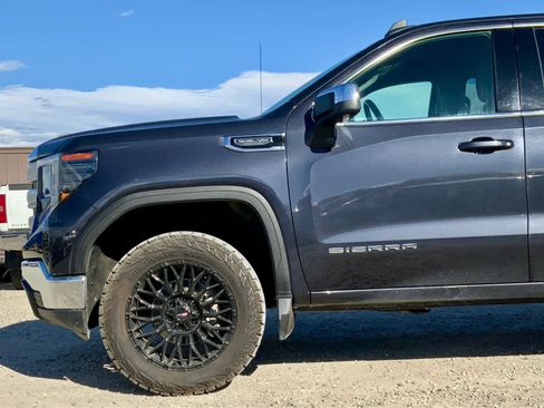 Used 2023 GMC Sierra 1500 SLE w/ Enhanced Capability Package AWD/4WD image 10