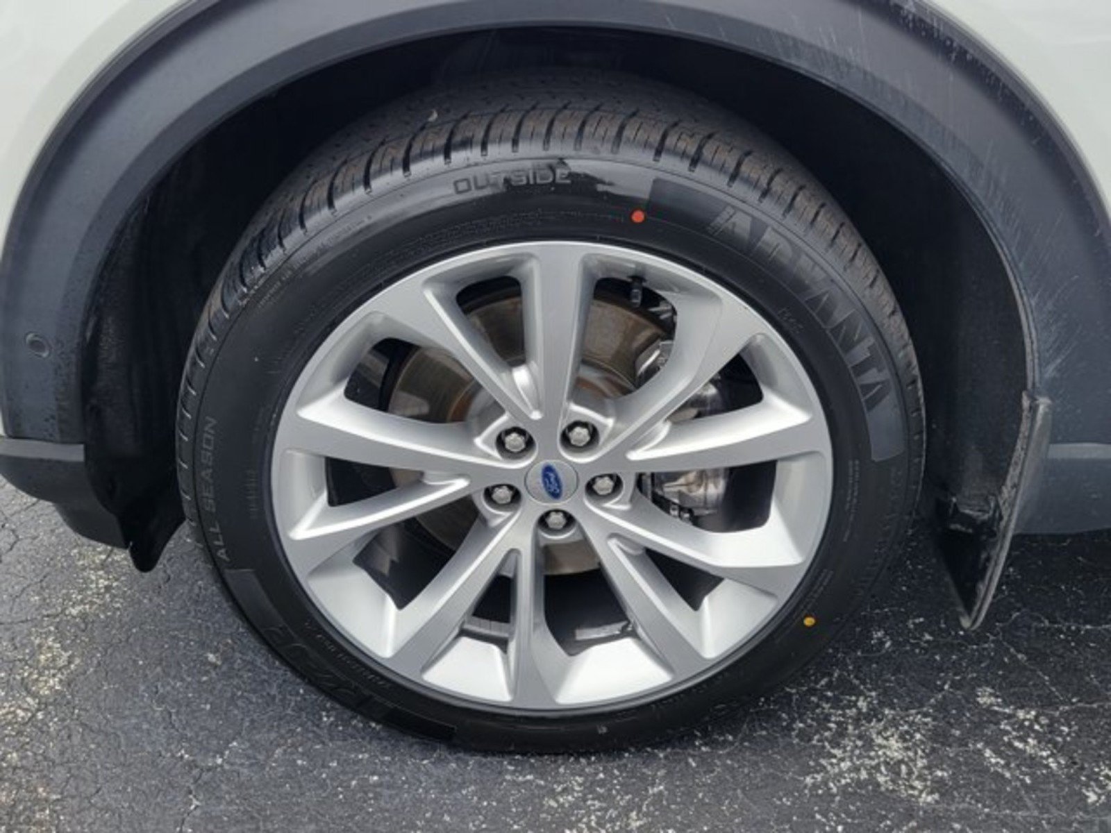 Used 2023 Ford Explorer Platinum w/ Technology Package AWD/4WD image 4