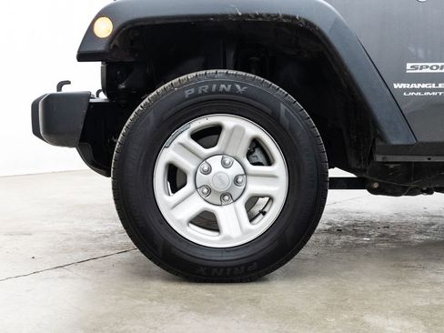 Used 2018 Jeep Wrangler Unlimited Sport w/ Connectivity Group image 7