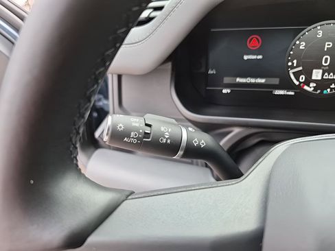 Used 2024 Land Rover Defender 110 X-Dynamic SE image 34