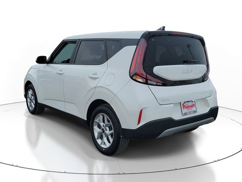 Used 2025 Kia Soul LX w/ LX Technology Package image 3