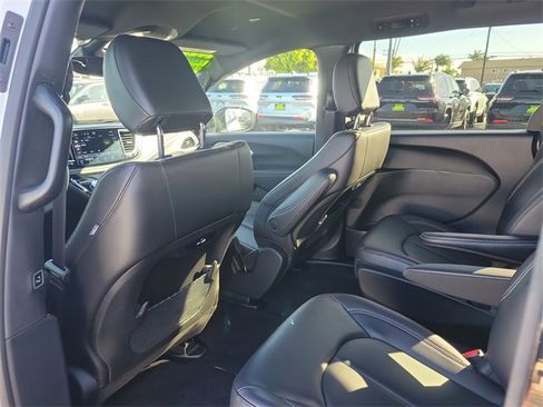New 2023 Chrysler Pacifica Touring-L w/ S Appearance Package image 14
