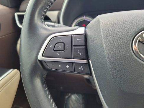 Used 2022 Toyota Highlander XLE AWD/4WD image 23
