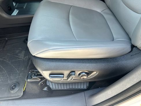 Used 2023 Toyota Sienna XLE FWD image 26