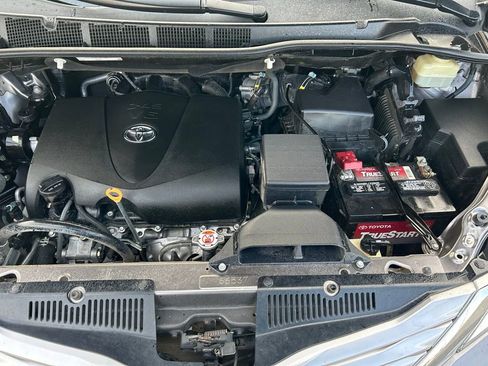 Used 2017 Toyota Sienna XLE Premium image 22
