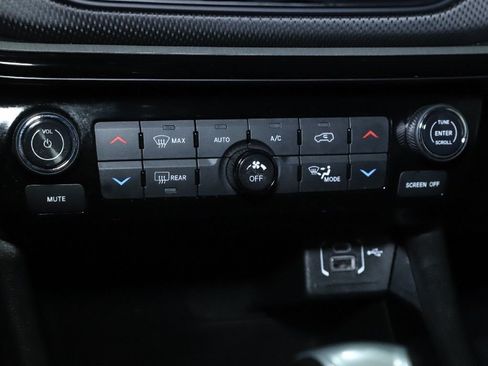Used 2025 Jeep Compass Trailhawk AWD/4WD image 27