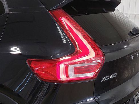 Used 2024 Volvo XC40 B5 Plus w/ Climate Package image 35