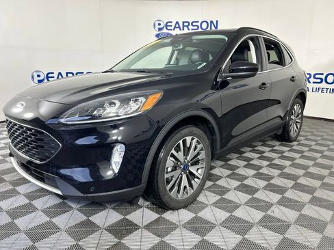 Used 2022 Ford Escape Titanium w/ Class II Trailer Tow Package AWD/4WD image 1