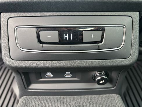 Used 2023 Audi A6 2.0T Premium w/ Convenience Package image 32