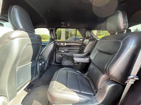 Used 2020 Ford Explorer XLT w/ Equipment Group 202A AWD/4WD image 27