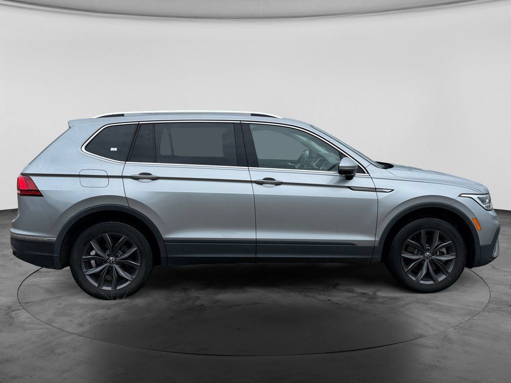 Used 2023 Volkswagen Tiguan SE AWD/4WD image 10