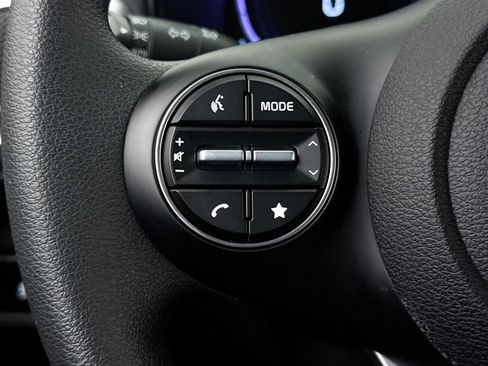 Used 2025 Kia Soul LX FWD image 32