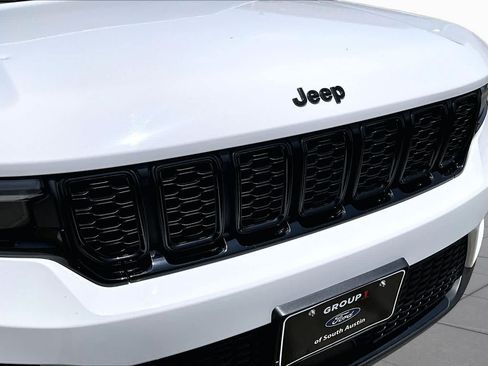 Used 2023 Jeep Grand Cherokee Altitude AWD/4WD image 30