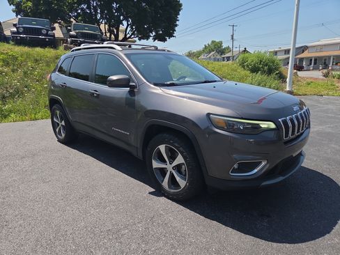 Certified 2019 Jeep Cherokee Limited w/ Trailer Tow Group AWD/4WD image 1