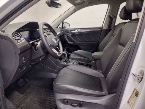 Certified 2024 Volkswagen Tiguan SE image 24