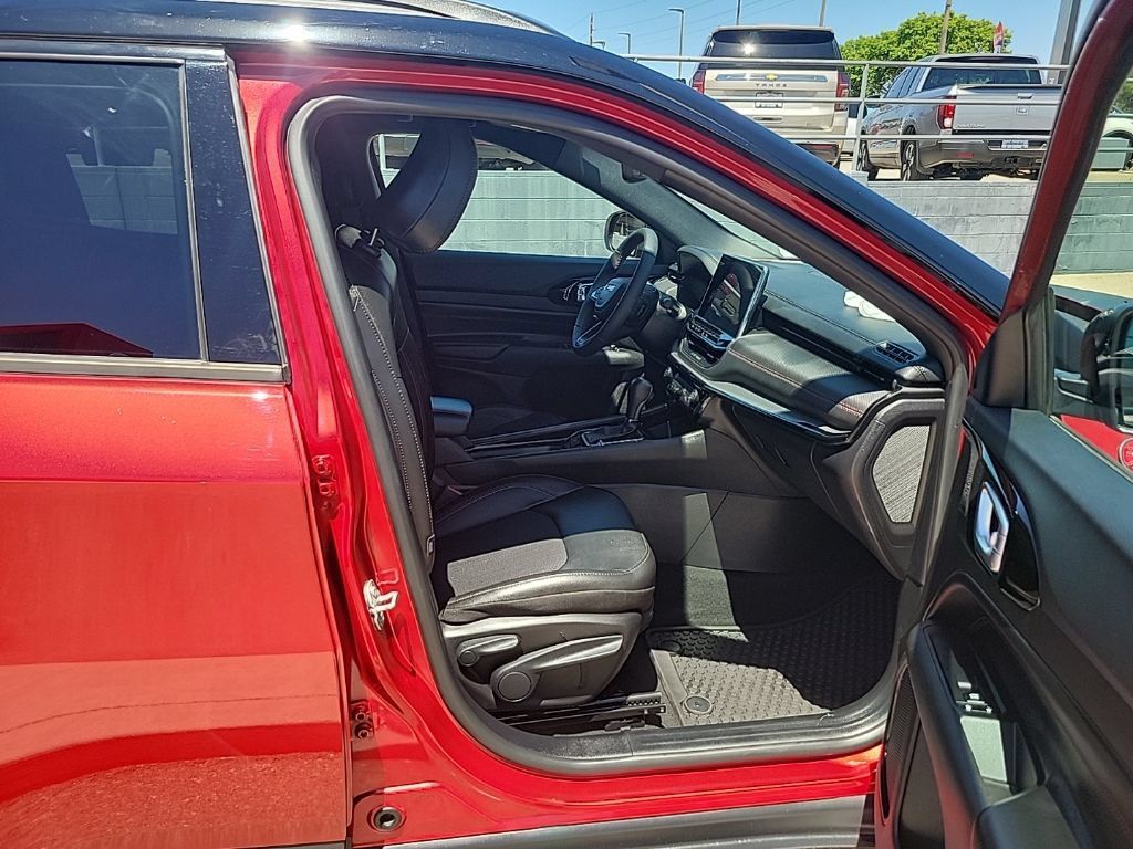 Used 2025 Jeep Compass Trailhawk AWD/4WD image 16