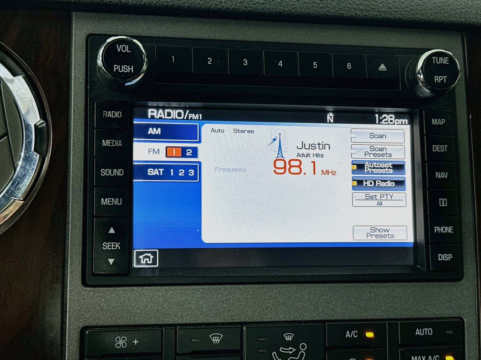 Used 2012 Ford F350 Lariat w/ Lariat Ultimate Pkg AWD/4WD image 15