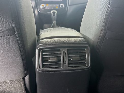 Used 2018 Nissan Rogue S FWD image 30