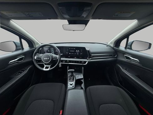 Certified 2025 Kia Sportage LX image 4